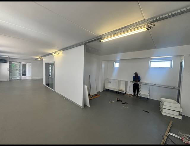 103M² WAREHOUSE TO LET IN FIRGROVE